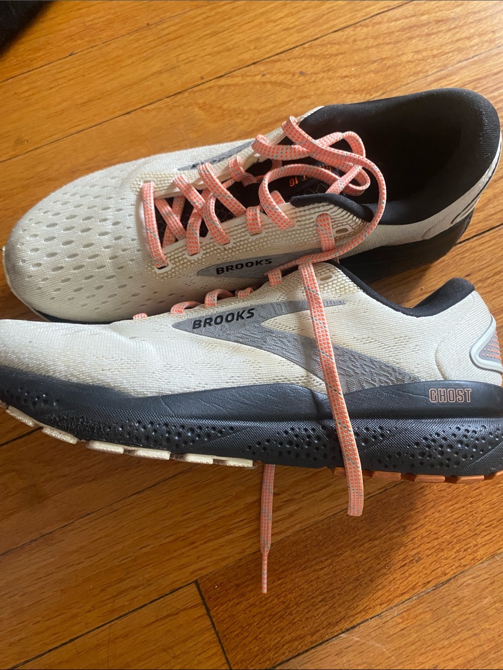Brooks Women's Running Shoe in Light Gray with Coral Laces